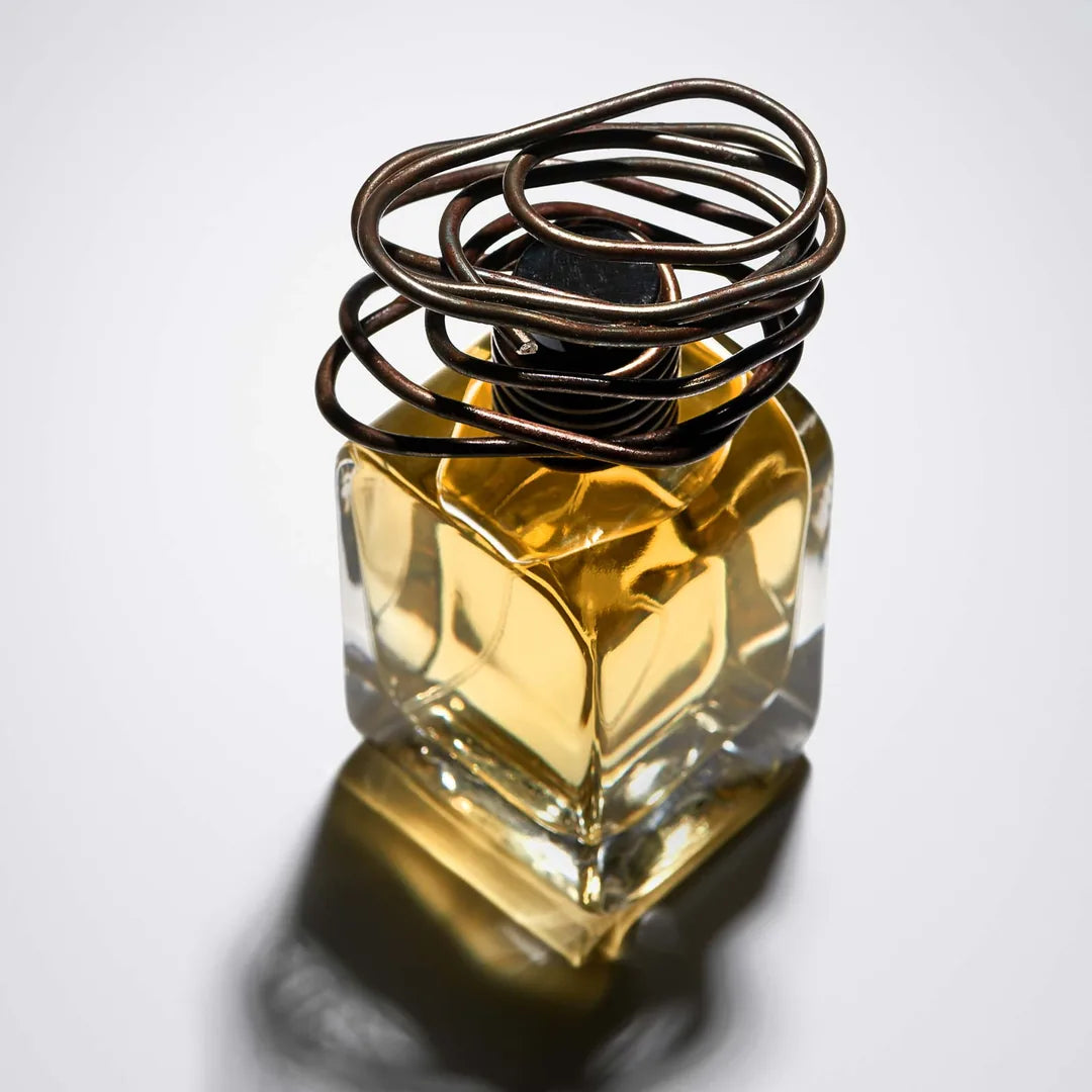 MENDITTOROSA Archetipo Extrait de Parfum mit interessanter Verschlusskappe von oben fotografiert bei scent amor Fachmann für Nischenparfums