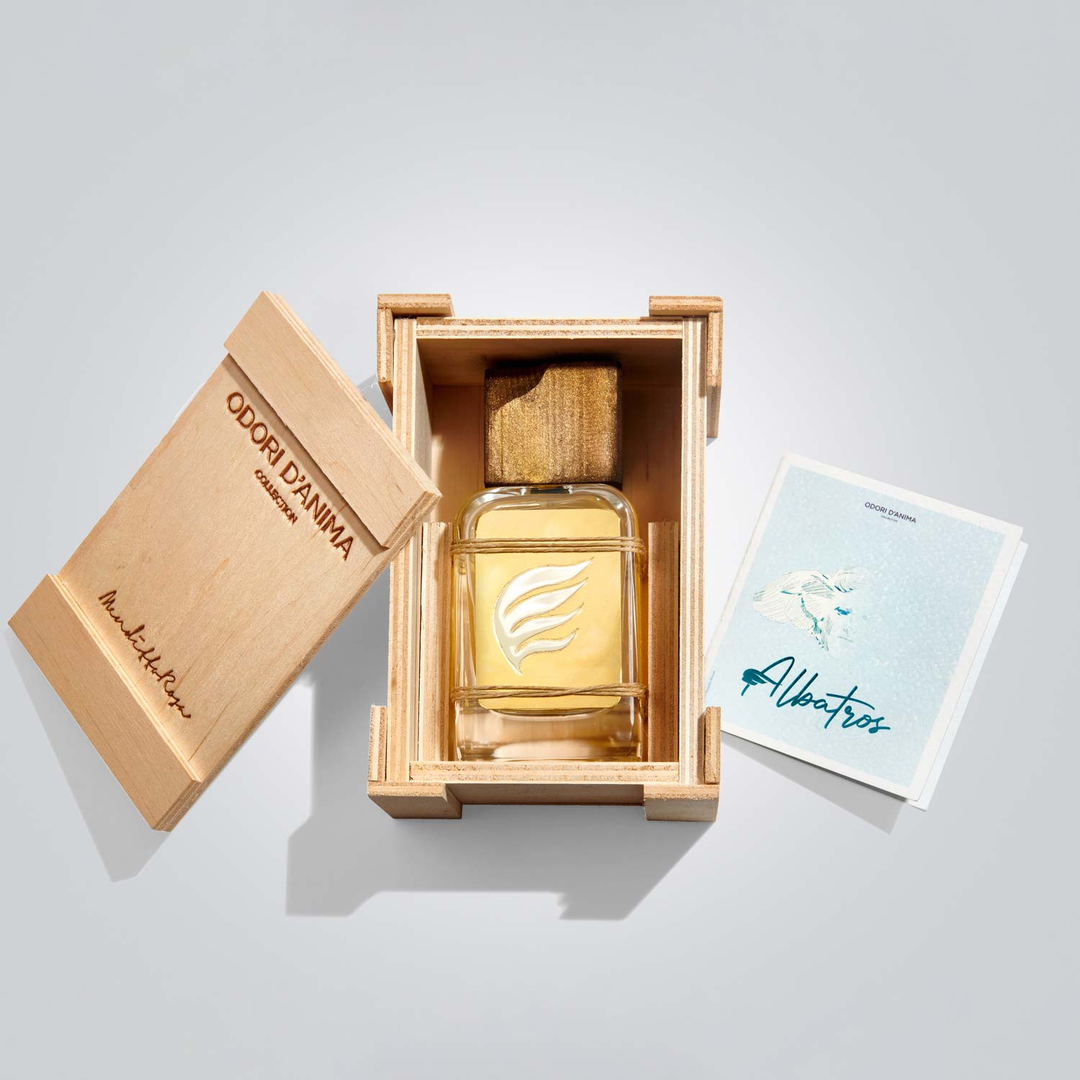 Mendittorosa ALBATROS Eau de Parfum von oben in geöffneter Holzbox bei scent amor Fachmann für Nischenparfum 