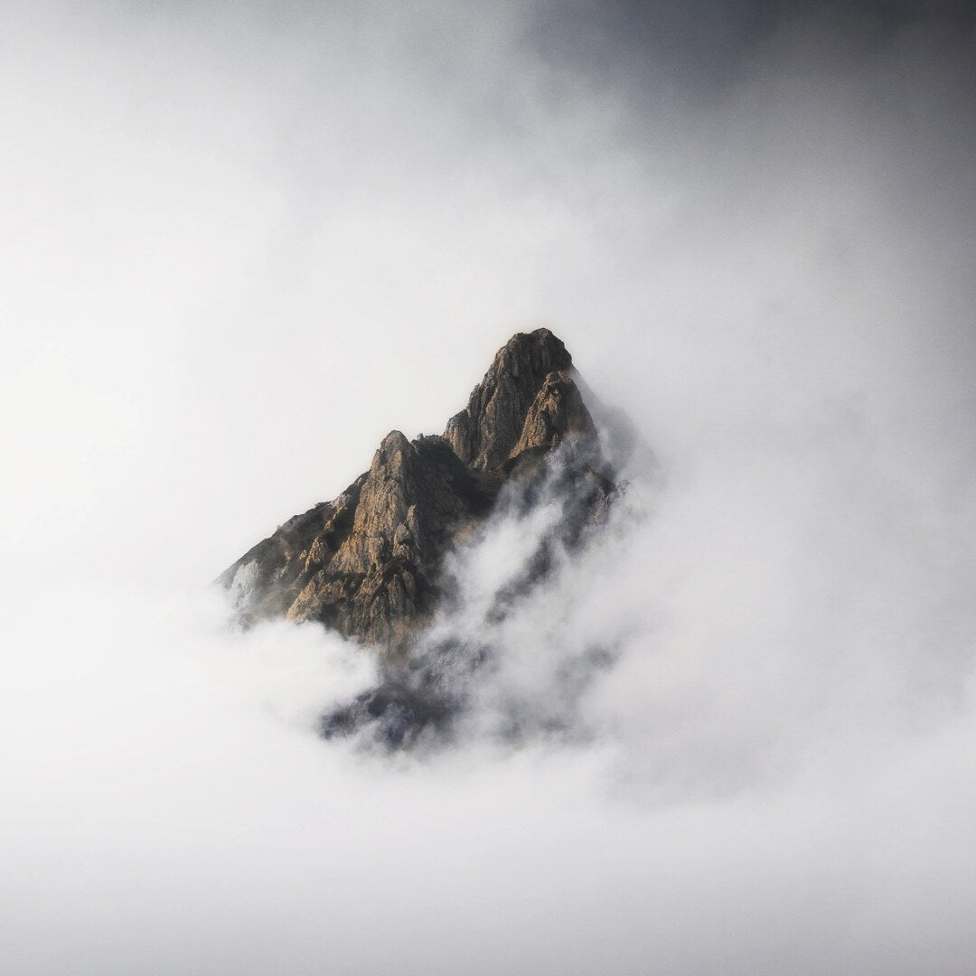 Bergspitzen in den Wolken für BU FENG Mountains beyond clouds für scent amor