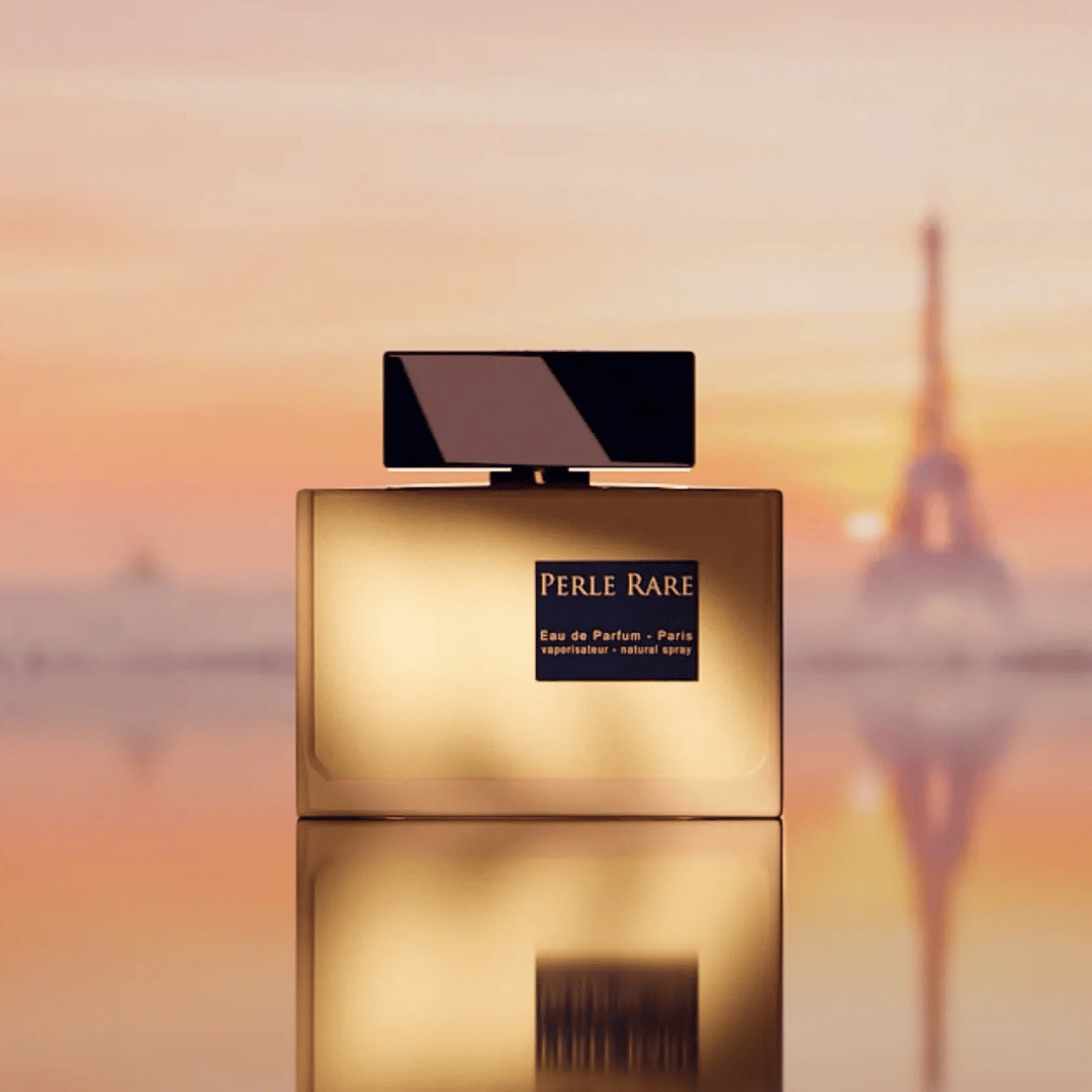 Panouge Paris PERLE RARE FEMME Eau de Parfum Flakon vor Eifelturm präsentiert bei scent amor
