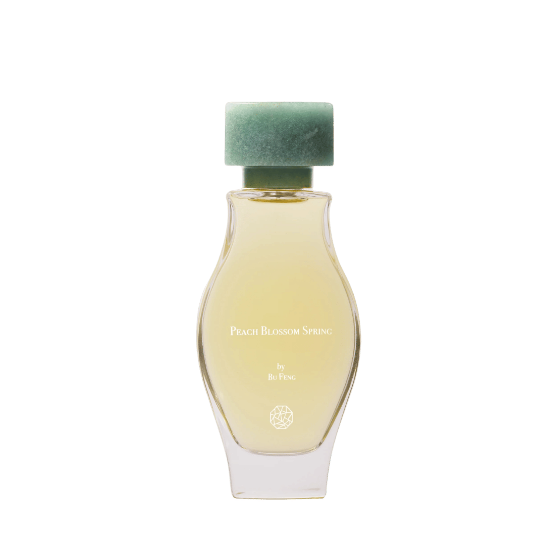 Peach Blossom Spring von Bu Feng - feiner Nischenduft im schlanken Flakon mit grünem Verschluss präsentiert bei scent amor deinem Fachmann für feinen Nischenparfums