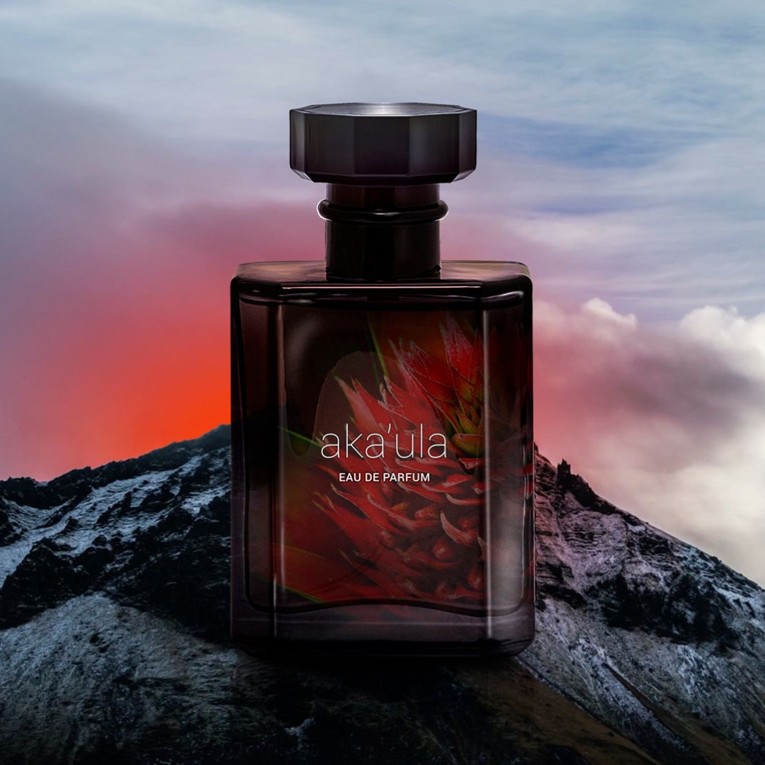 Source Adage aka'ula Eau de Parfum Flakon auf einem Felsen - erhältlich bei scent amor 