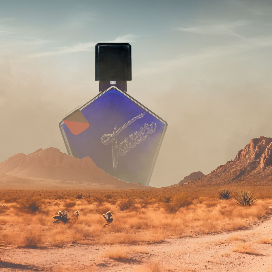 tauer perfumes coeur du desert flakon in einer wüste