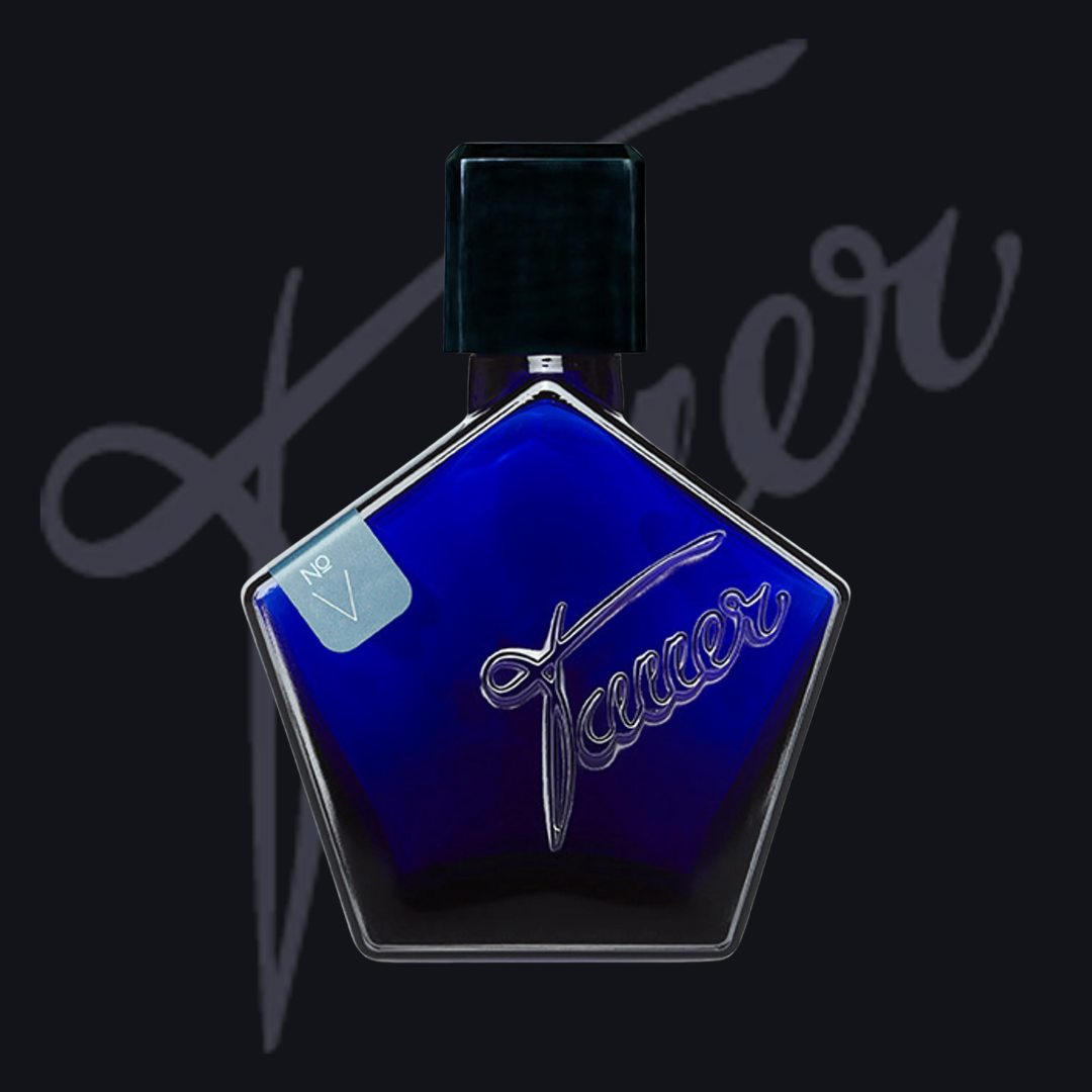 tauer perfumes incence extreme flakon auf schwarzem hintergrund mit logo