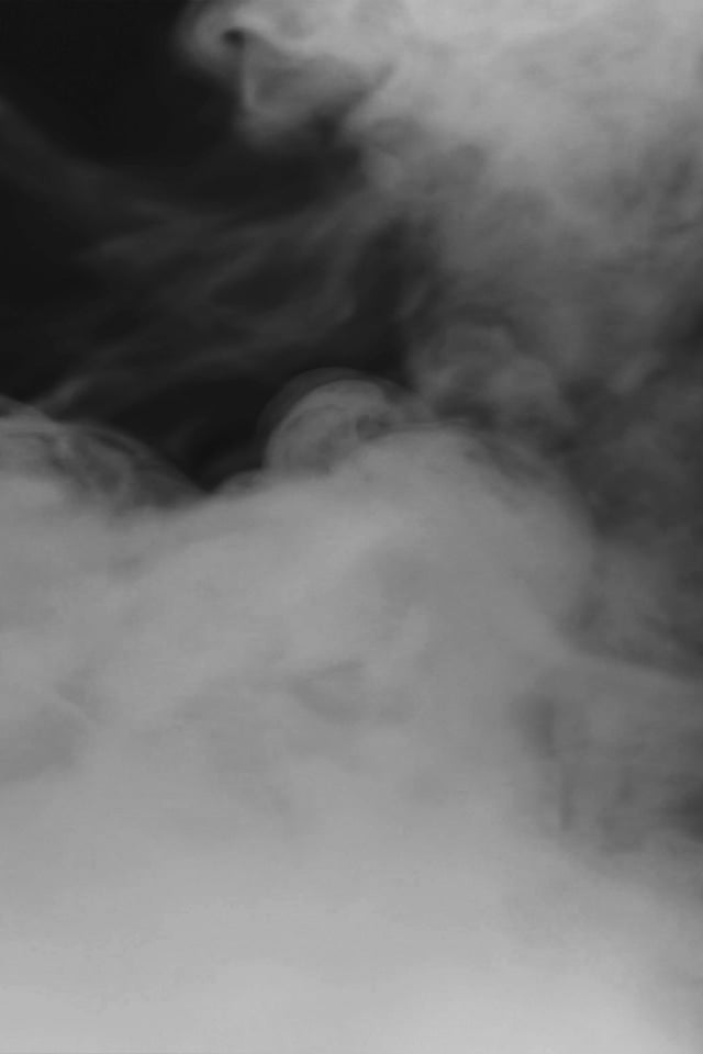 Eine Rauchwolke auf schwarzen Hintergrund zur Visualisierung von orientalischen Parfums.