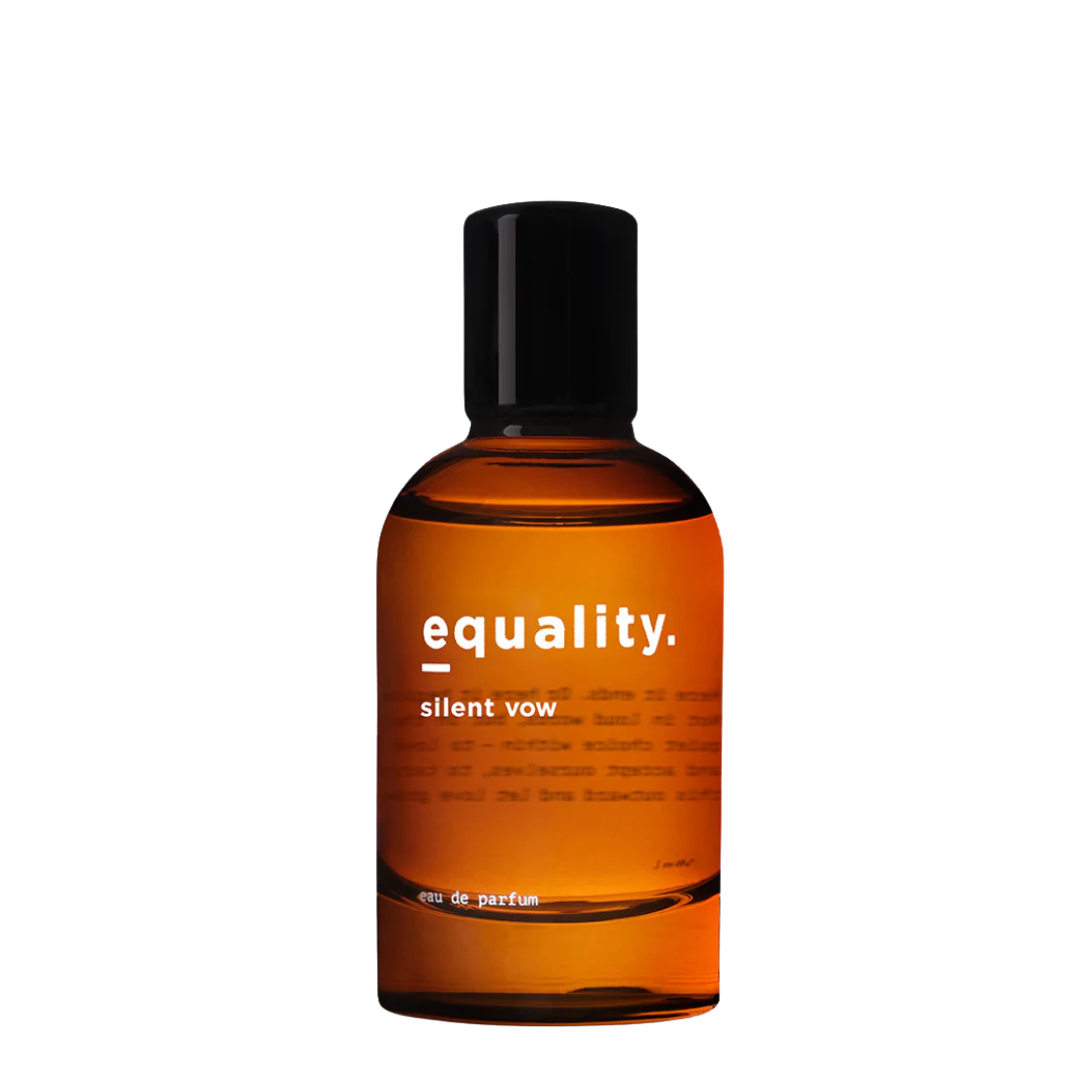 equality. silent vow Eau de Parfum, minimalistischer Duft im bernsteinfarbenen Glasflakon mit schwarzem Verschluss, erhältlich bei scent amor.