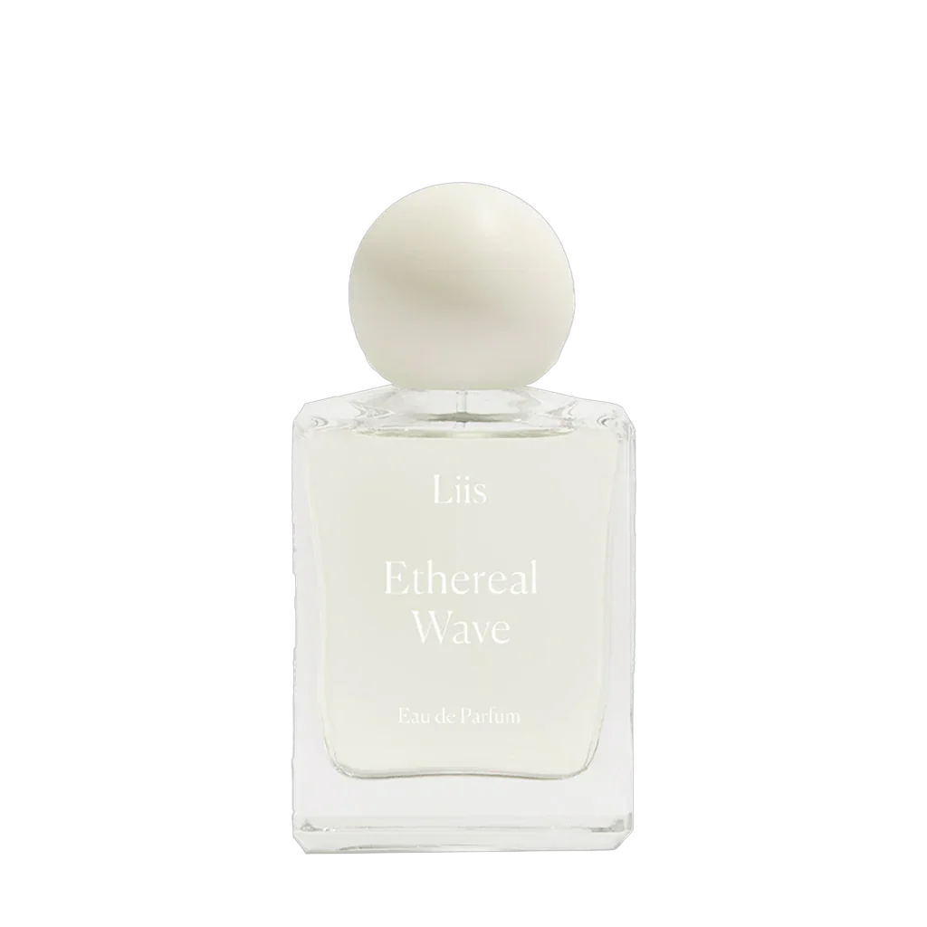 Eau de Parfum "Ethereal Wave" von Liis in einer transparenten Flasche mit weißem Kugelverschluss.