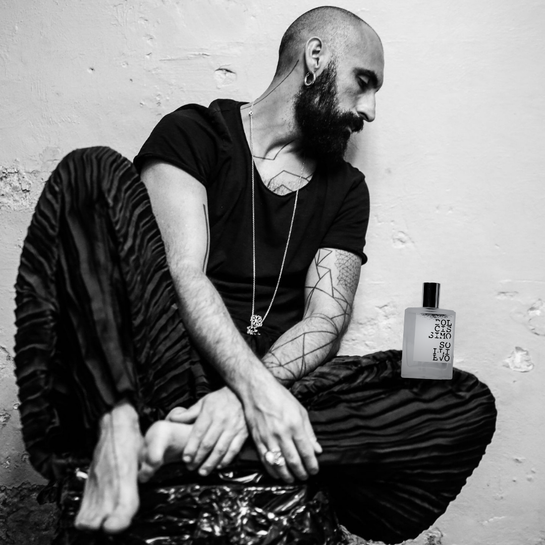 schwarz weiss fotografie von filippo sorcinelli und dem flakon von dem extrait de parfum dolcissimo sollievo