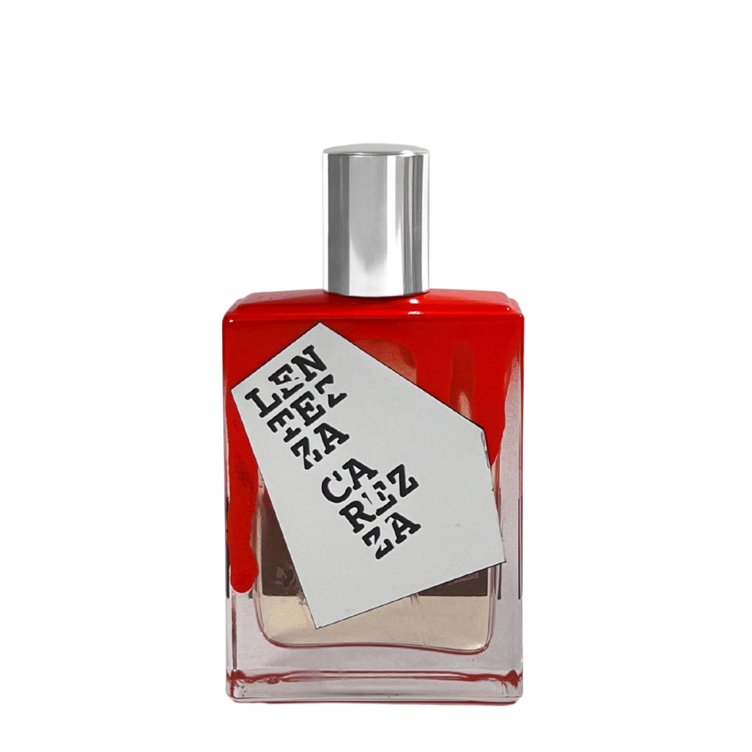 Freigestellter flakon von dem extrait de parfum Lentezza Carezza von filippo sorcinelli