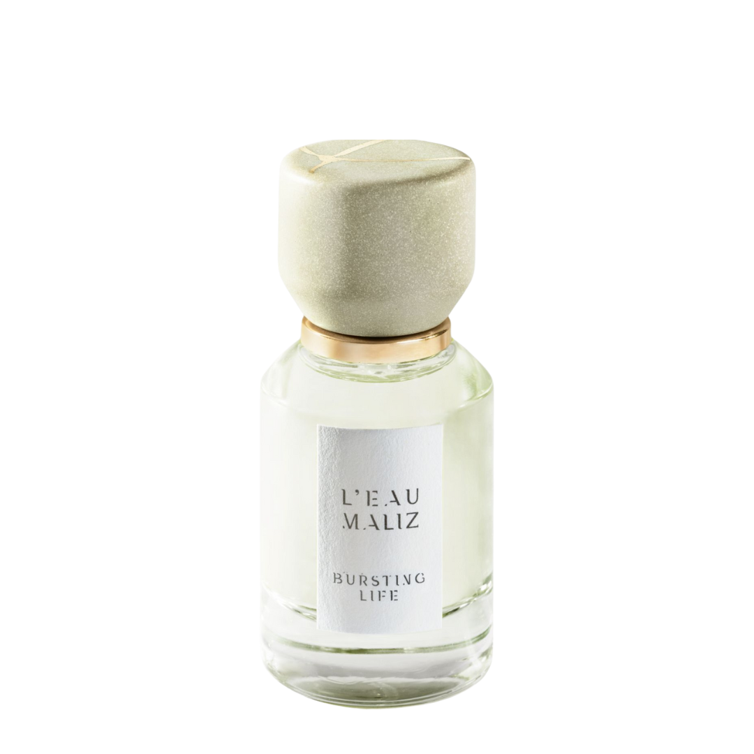 L’Eau Maliz Bursting Life Eau de Parfum, minimalistischer Flakon freigestellt vor dunklem Hintergrund, modern und klar, erhältlich bei scent amor.