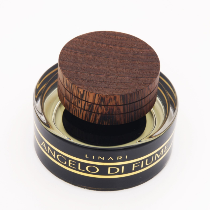 Linari Angelo di Fiume Eau de Parfum, Detailaufnahme des Flakons mit strukturiertem Holzdeckel, hochwertig und modern, erhältlich bei scent amor.