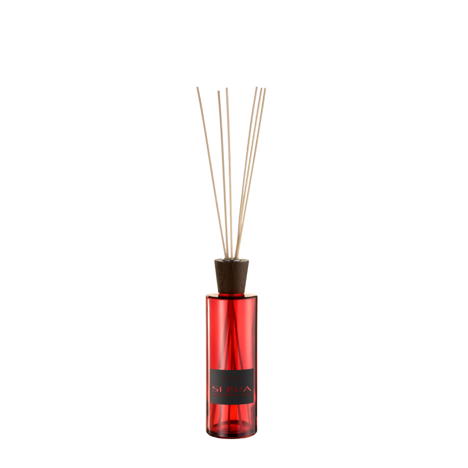 Linari Sfera Diffuser, roter Raumduft-Flakon mit Holzverschluss und Duftstäbchen, elegant und modern für stilvolle Räume, erhältlich bei scent amor.