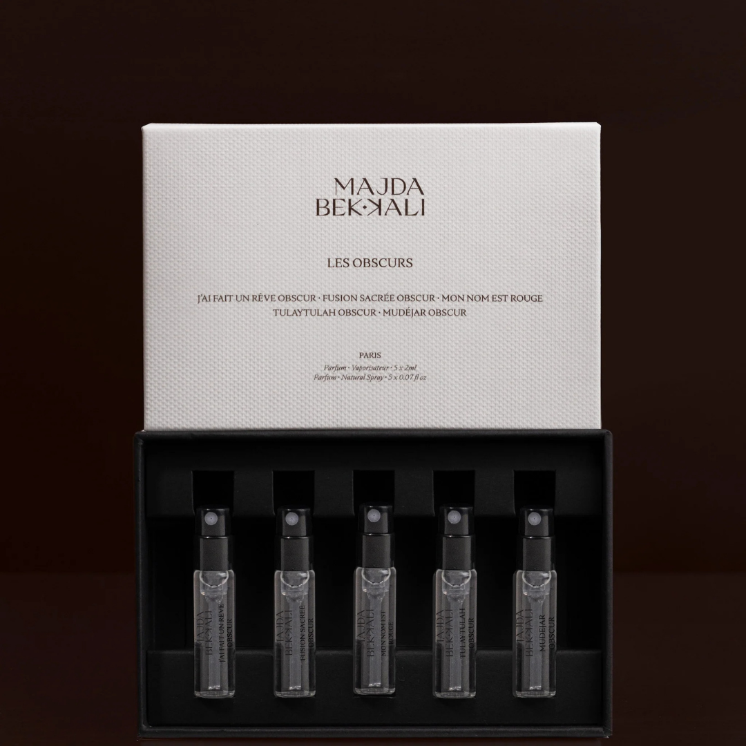 Majda Bekkali Les Obscurs Discovery Set, Detailansicht der geöffneten Box mit fünf Parfumproben, erhältlich bei scent amor