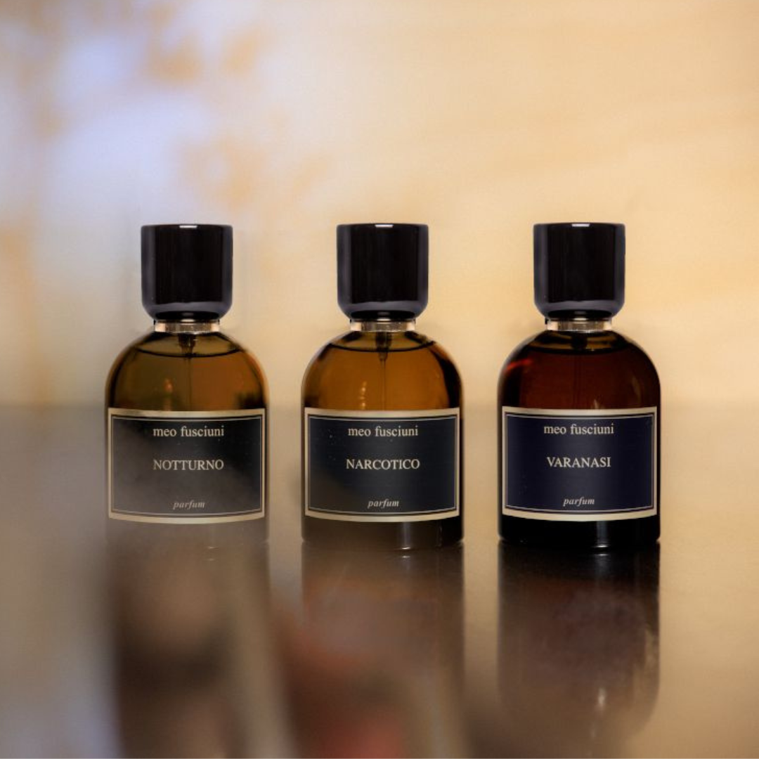 Meo Fusciuni 1# Nota di Viaggio (Rites de Passages) Parfum, einen rituell inspirierten Duft mit rauchig-holziger Tiefe, präsentiert mit originaler Duftbox und ikonischem Glasflakon, erhältlich bei scent amor.