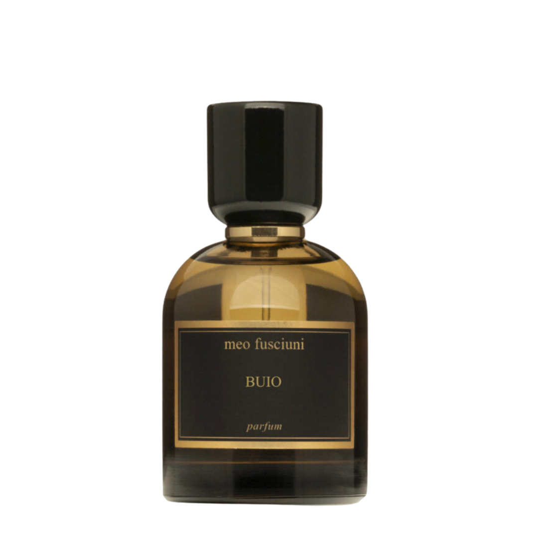 Meo Fusciuni Buio Parfum, ein tiefdunkler, rauchig-holziger Nischenduft in elegantem braunem Flakon, reduziert und geheimnisvoll inszeniert, erhältlich bei scent amor.