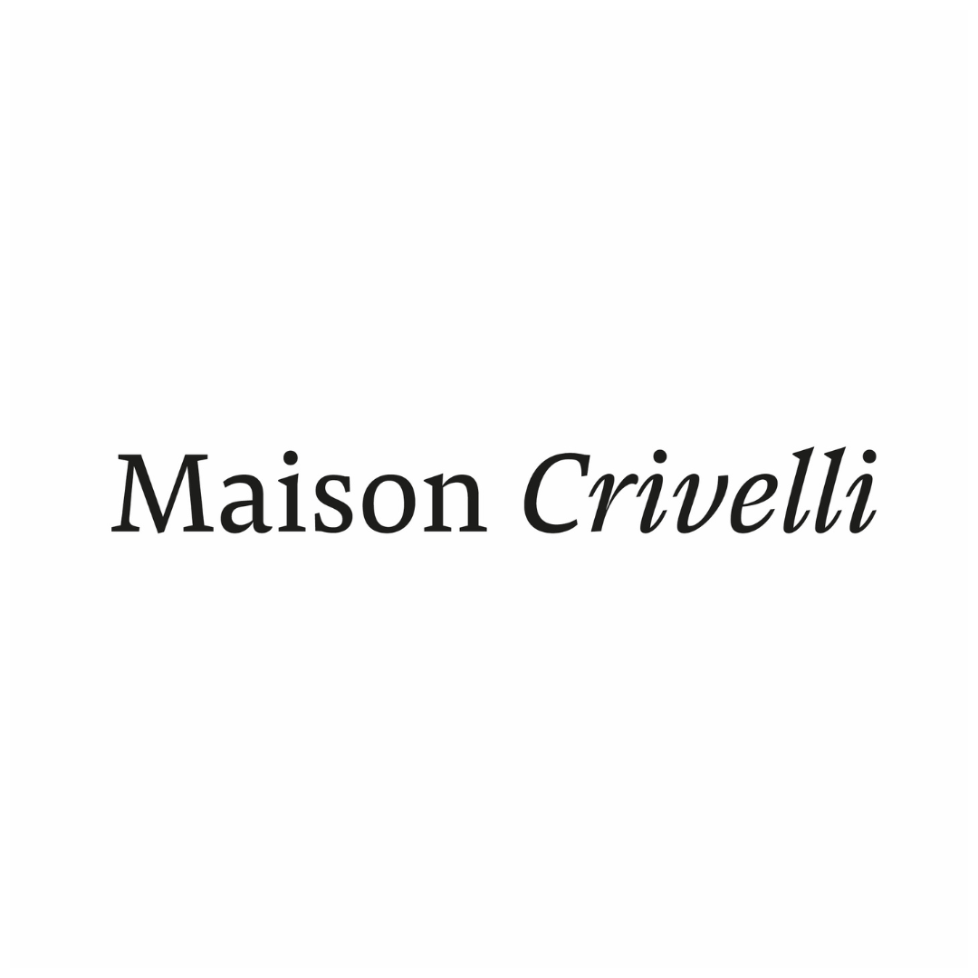 Der Schriftzug Maison Crivelli in schwarzer Serifenschrift auf einem schlichten weißen Hintergrund bei scent amor