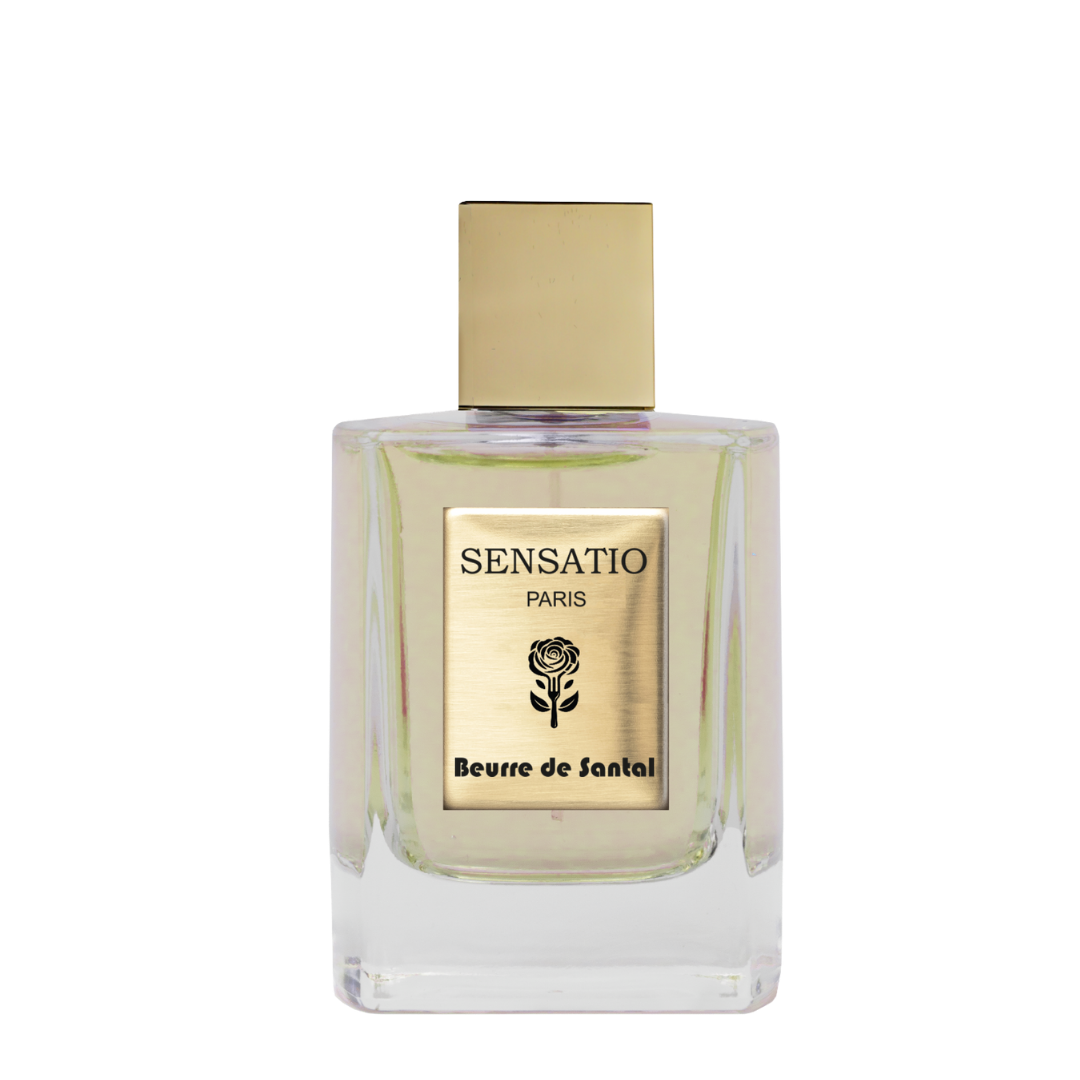 Sensatio Paris Beurre de Santal Eau de Parfum, freigestellter Glasflakon mit goldener Plakette und hellem Duftöl, erhältlich bei scent amor.