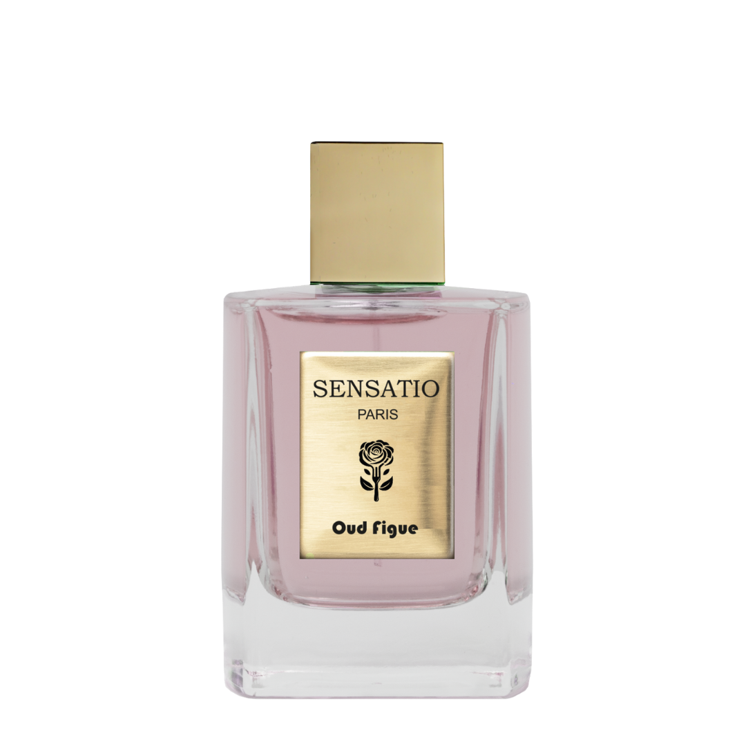 scent amor zeigt Sensatio Paris Oud Figue Extrait de Parfum, klarer Glasflakon mit goldener Plakette und hellem Duftöl, freigestellt vor schwarzem Hintergrund, erhältlich bei scent amor.