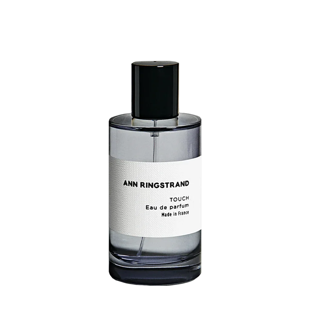 Parfümflasche mit schwarzem Zerstäuber, "Touch" von Ann Ringstrand, weiße Etikett mit schwarzem Text.